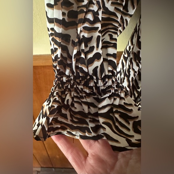 BOHO BOUTIQUE size SMALL, zebra print, long sleeved asymmetrical hemline dress. - Picture 4 of 9